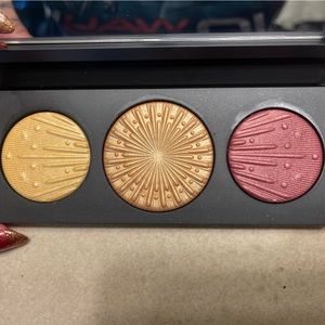 MAC Cosmetics in- FLASHING ICE EXTRA DIMENSION SKINFINISH TRIO : MEDIUM DEEP